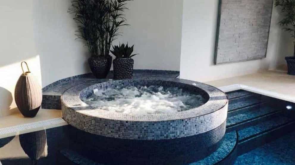 Introduction of different types of jacuzzi and their use